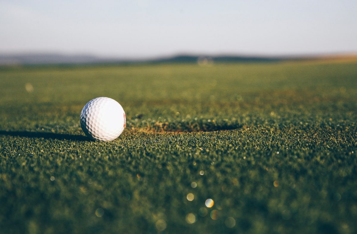 Tot ce trebuie să știi despre golf a fost spus acum aproape 30 de ani de George Carlin